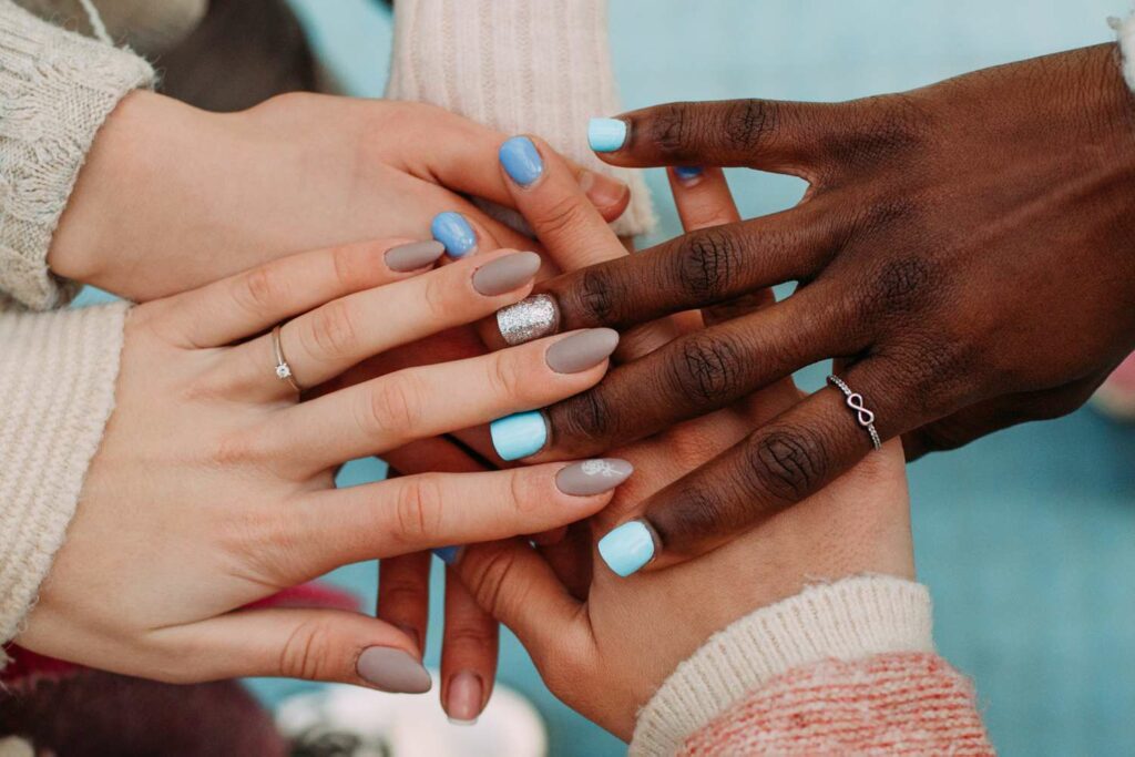 How to Choose the Right Nail Polish Colors 