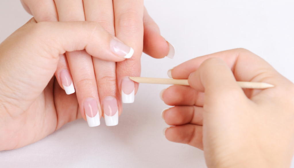 Gel Nails vs. Acrylic Nails: Pros and Cons