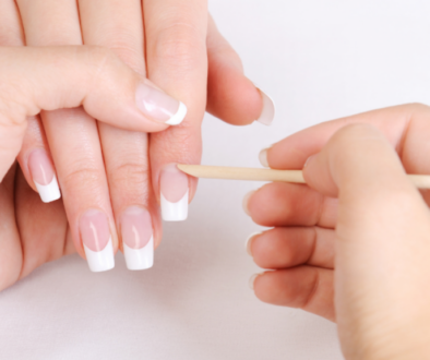 Gel Nails vs. Acrylic Nails: Pros and Cons
