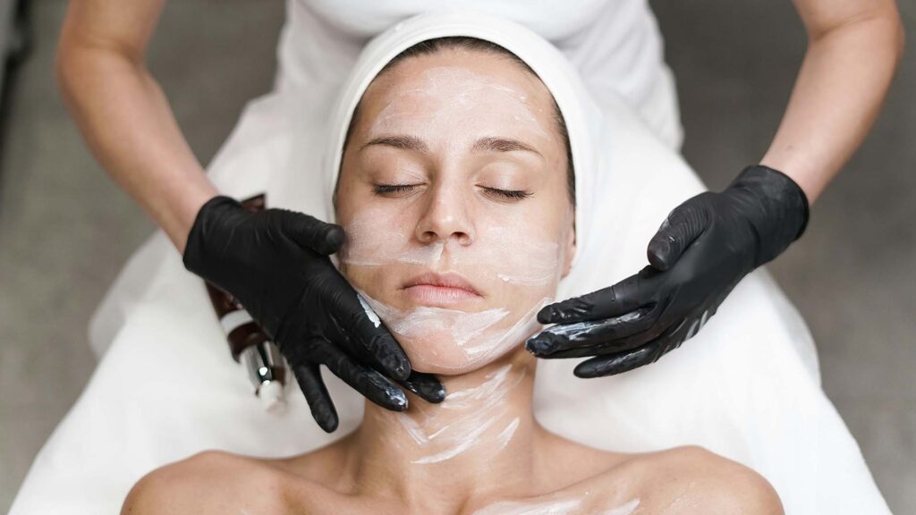 How to Choose the Best Exfoliating Gloves for Your Skin Type