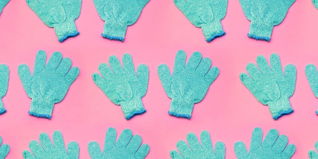 How to Choose the Best Exfoliating Gloves for Your Skin Type